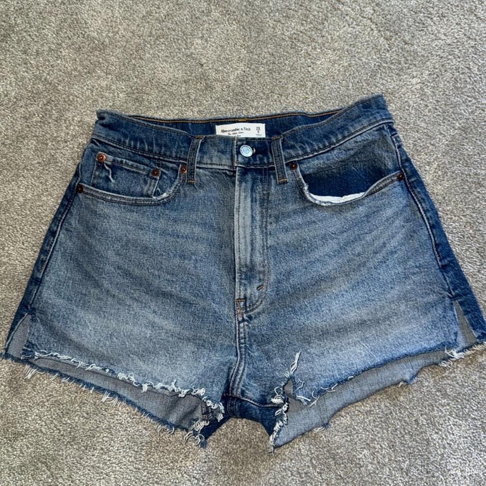 Abercrombie & Fitch The Mom Short High Rise
